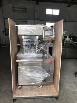 αυτόματη μηχανή πλήρωσης μπουκαλιών 2000bph 1.5kw 0,6 MPA για τη χαμηλής ισχύος κατανάλωση σαμπουάν